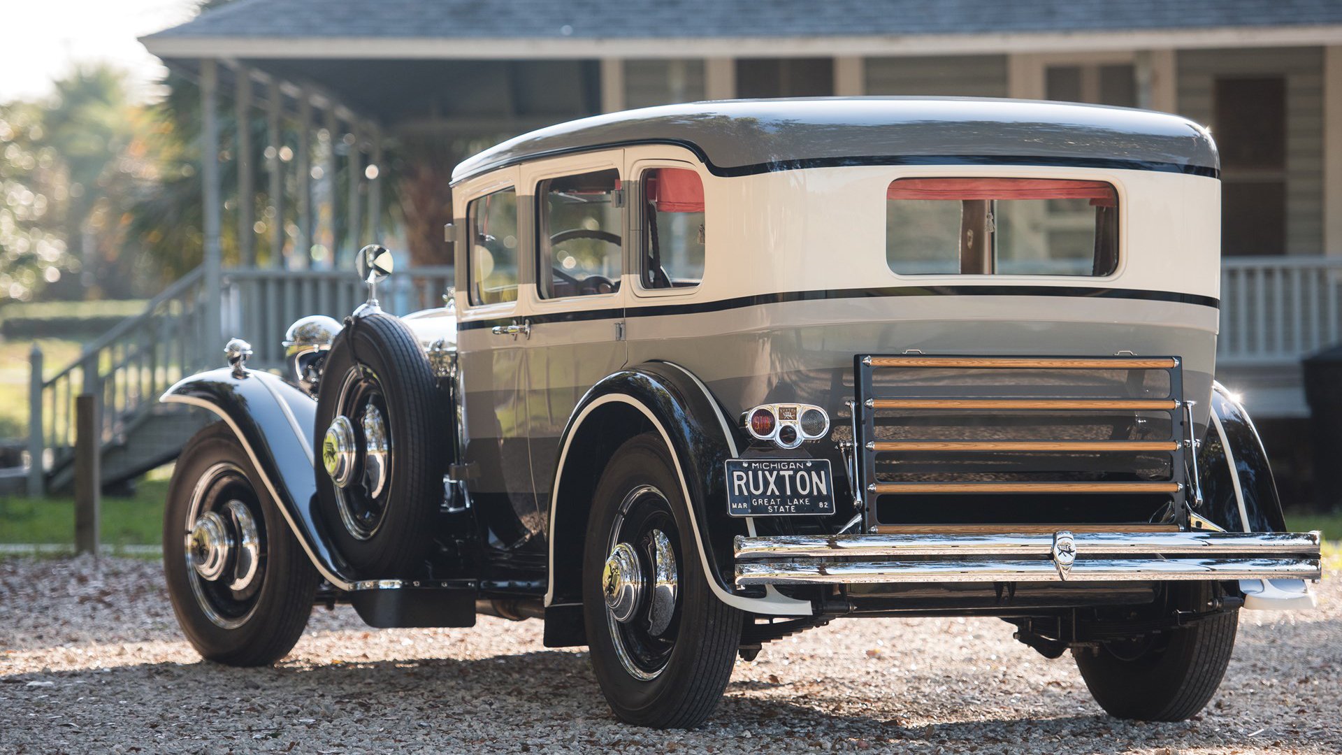 “场地环境变化推动战术变革——不同场馆的比赛策略深度研究”